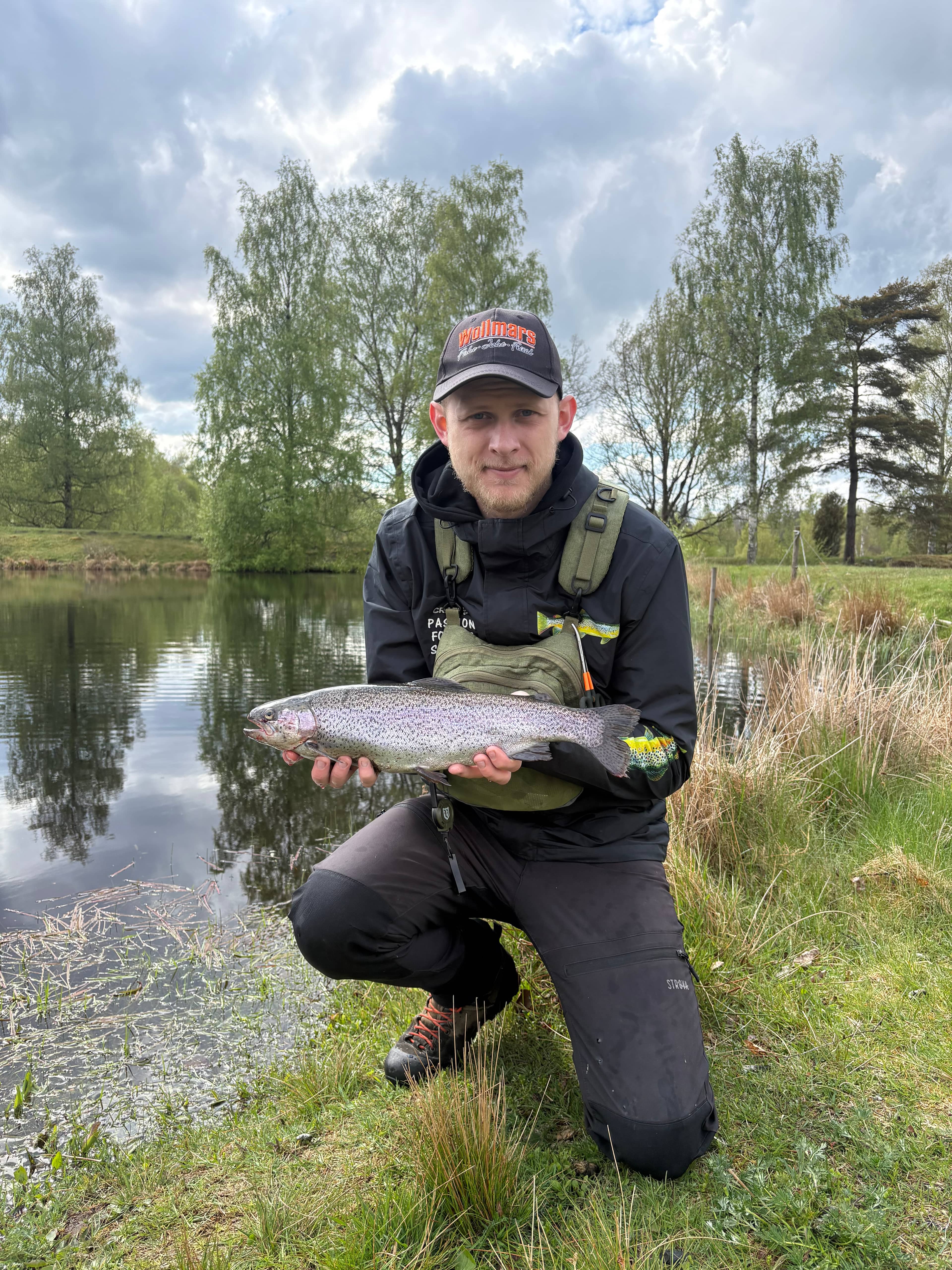 Fin fisk som tog i en av de övre dammarna. Fick den på en sakta fiskad vulgata på ytan